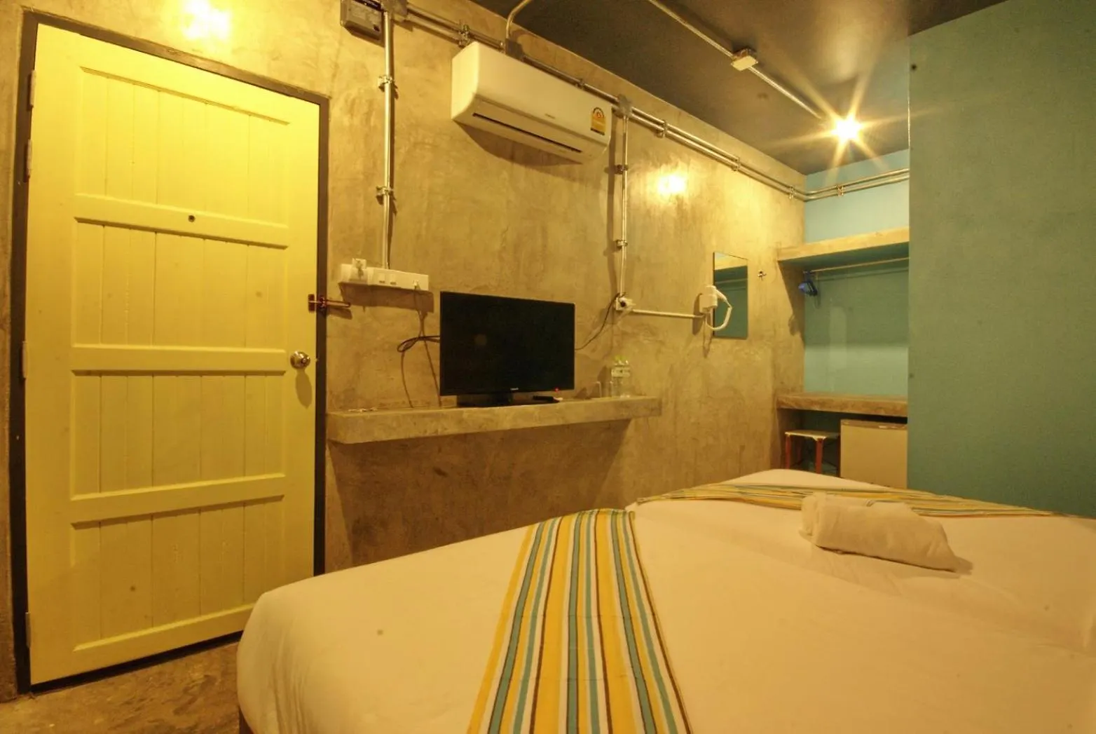 Seabox Khaolak Hostel Khao Lak